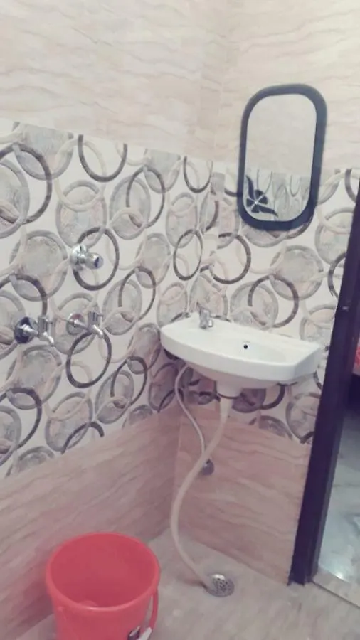 فاراناسي Shiv Ganga Guest House 2*,  الهند