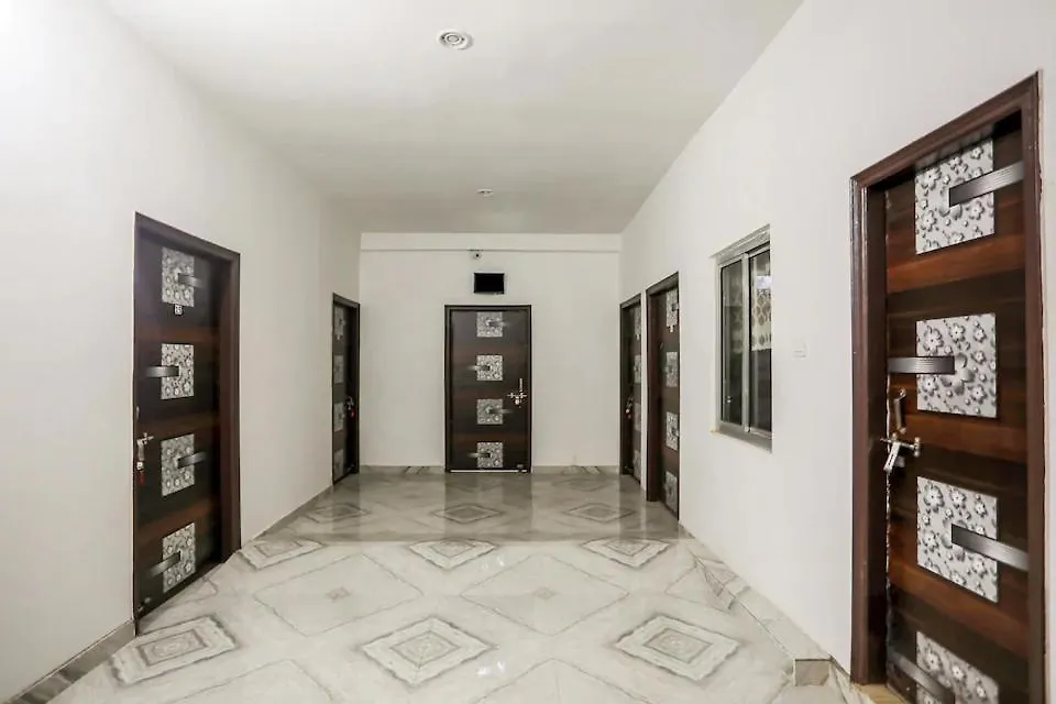 فاراناسي Shiv Ganga Guest House 2*,  الهند